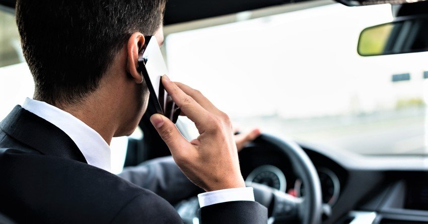 homme au volant